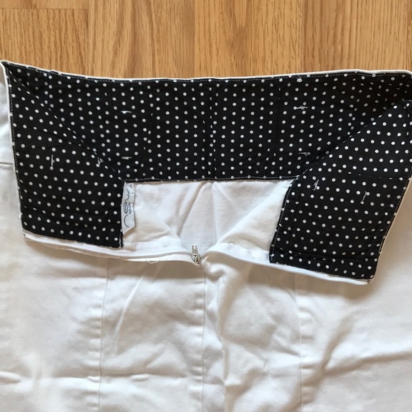 White Pencil Skirt - Picture 4 of 4